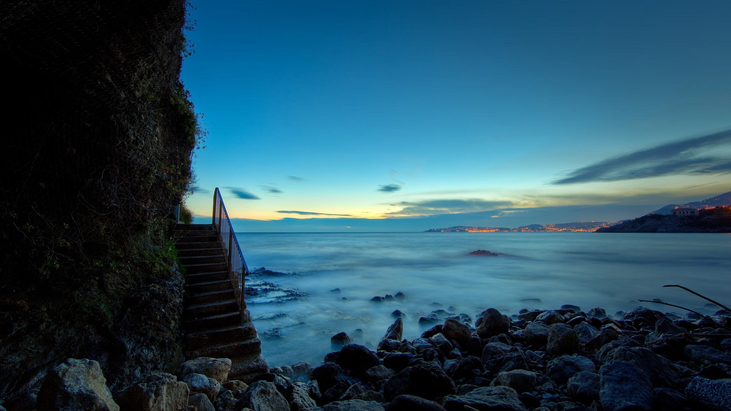 五大联赛是否鼓励后腰向边路释放传球角度，五大联赛进攻型球队